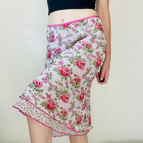 Vintage y2k feminine coquette cottage rose print mesh skirt in pink and white - Picture 4 of 4